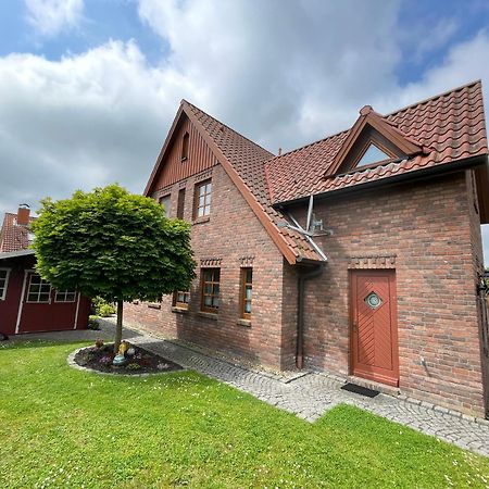 Ferienhaus Henny: 6 Geh-Minuten Vom Hafen. Privater Garten Jemgum المظهر الخارجي الصورة